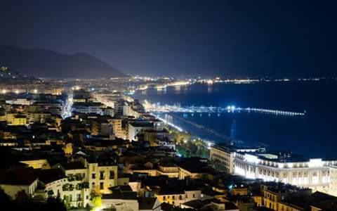 Bed and Breakfast In Via Roma Салерно Экстерьер фото